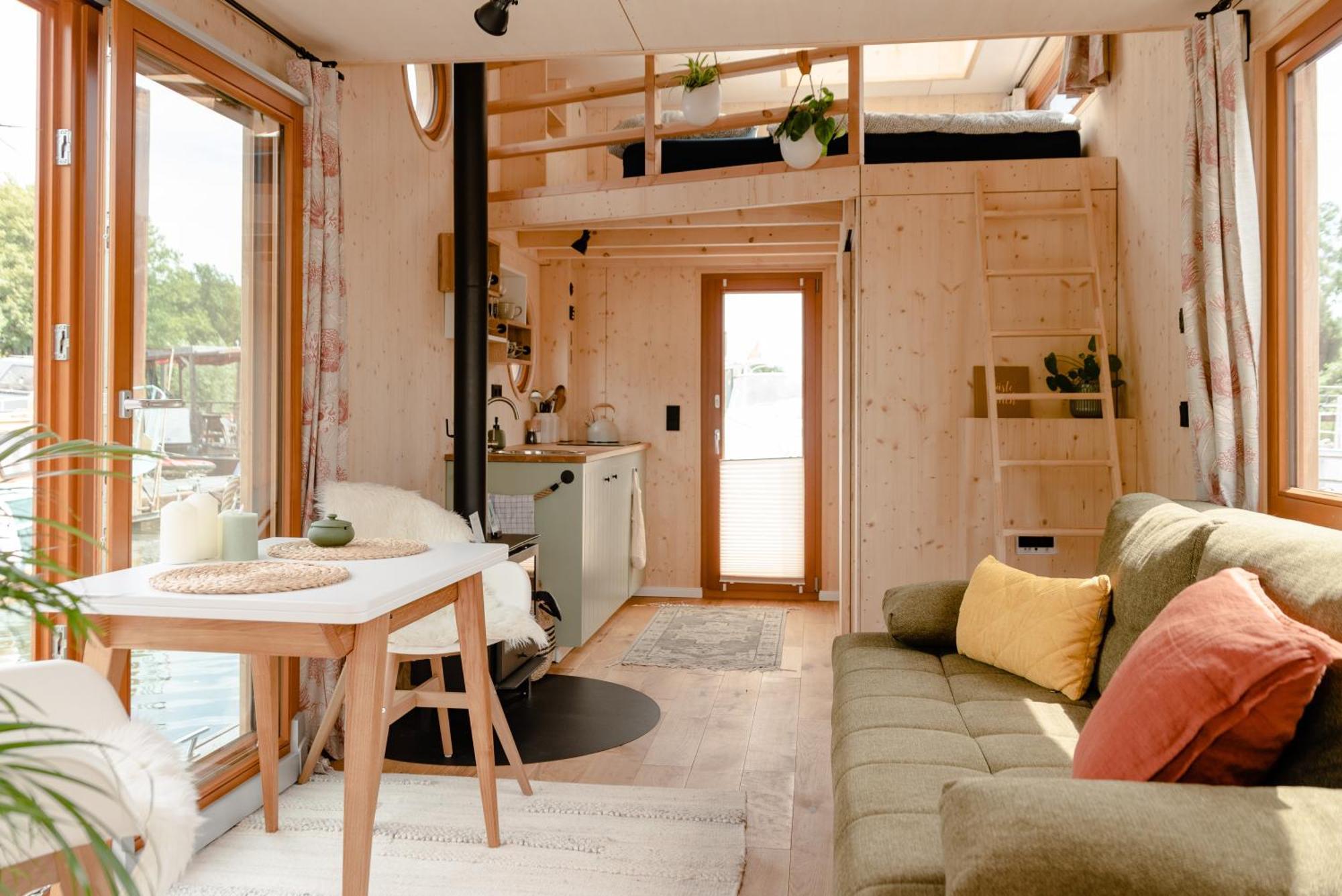 Tiny-hausboot Irene Mit Kamin Und Dachterrassenlounge Botel Hamburg