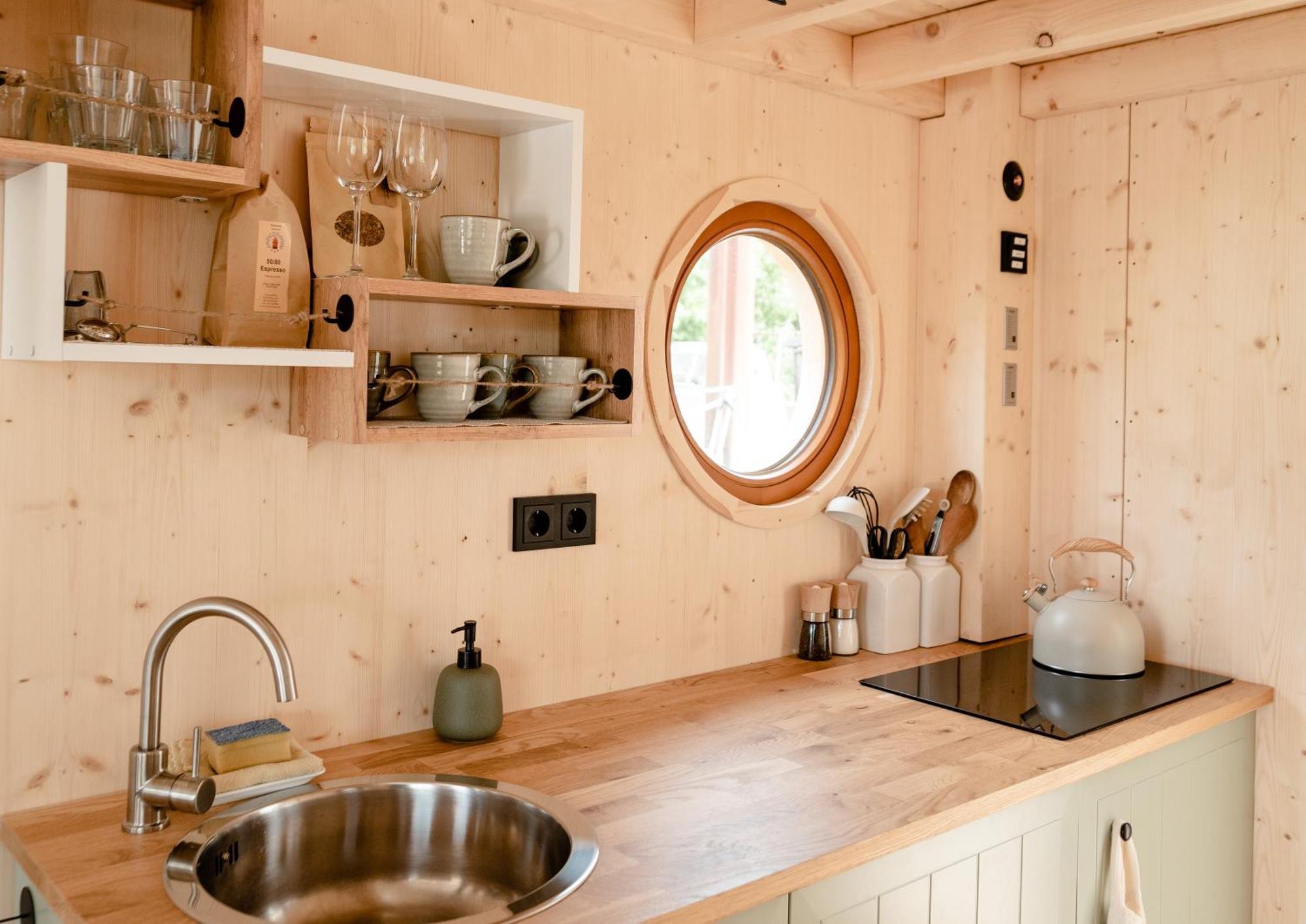 Tiny-hausboot Irene Mit Kamin Und Dachterrassenlounge *