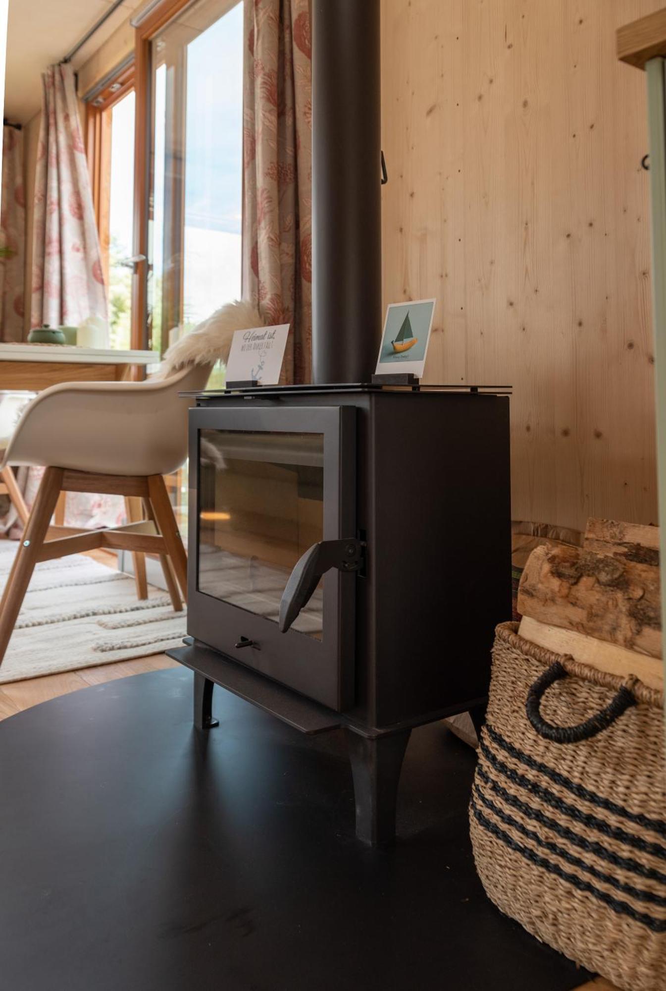 Tiny-hausboot Irene Mit Kamin Und Dachterrassenlounge Botel Hamburg