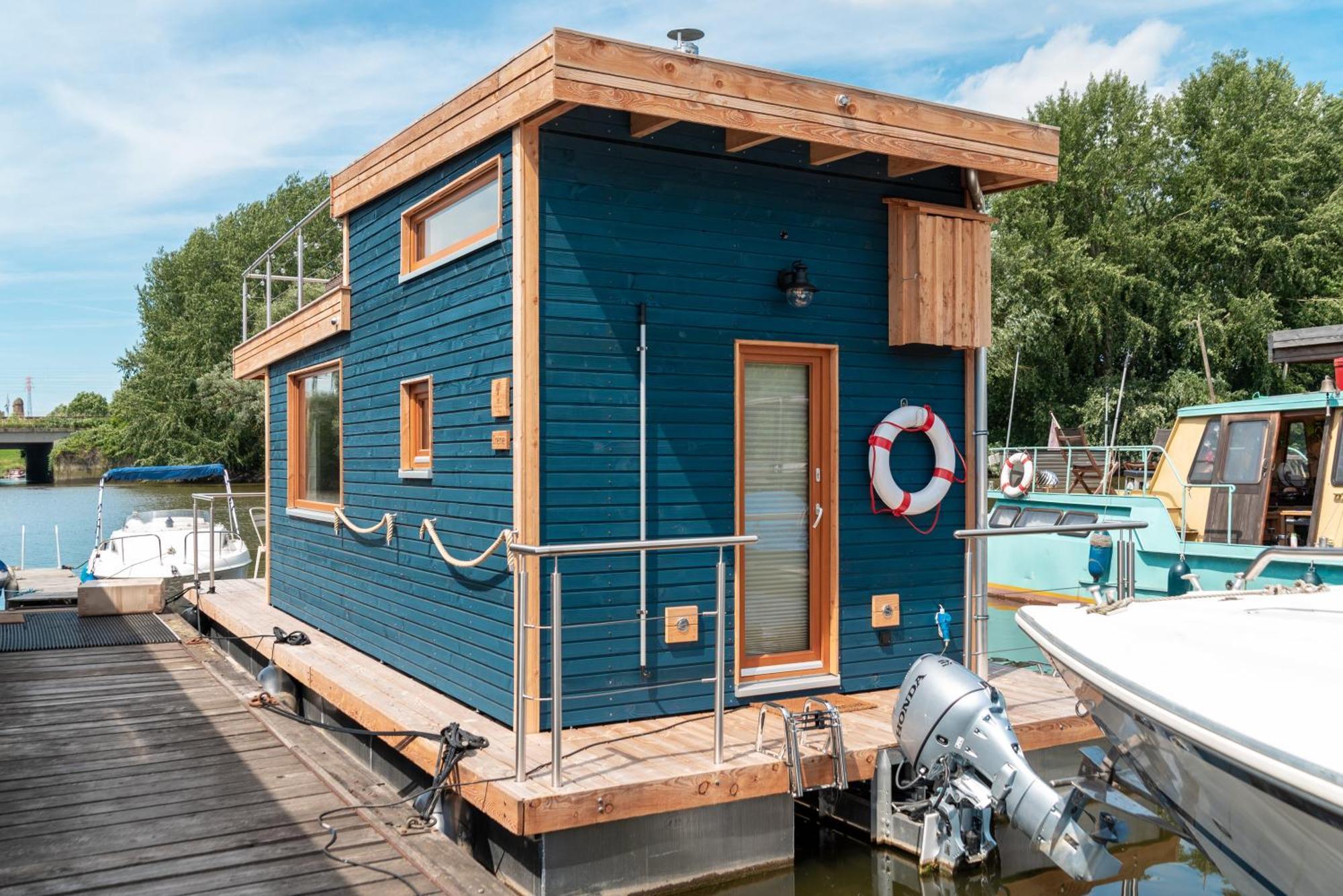 Hotel en barco Tiny-hausboot Irene Mit Kamin Und Dachterrassenlounge *